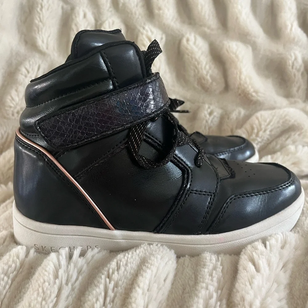 Girls Sketcher High Top Black with rose-gold trim - Picture 1 of 6